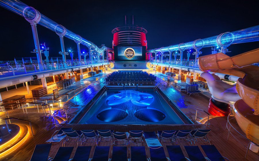 cruise liner